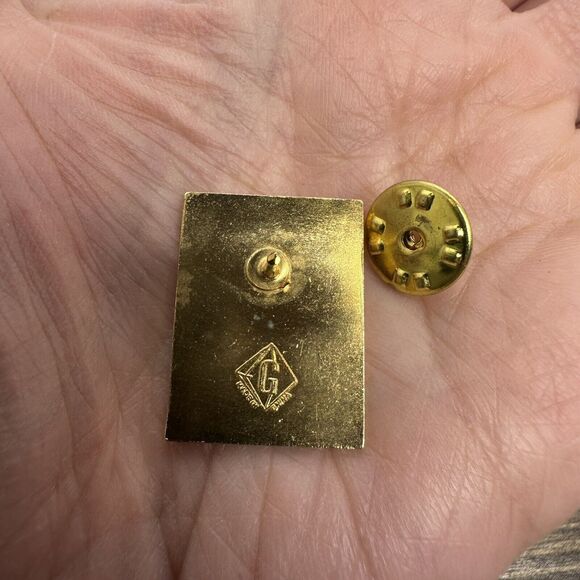 2 Wells Fargo Employee Pins 5 Year Service Award WF Agent Stagecoach Star Lapel - Picture 6 of 11